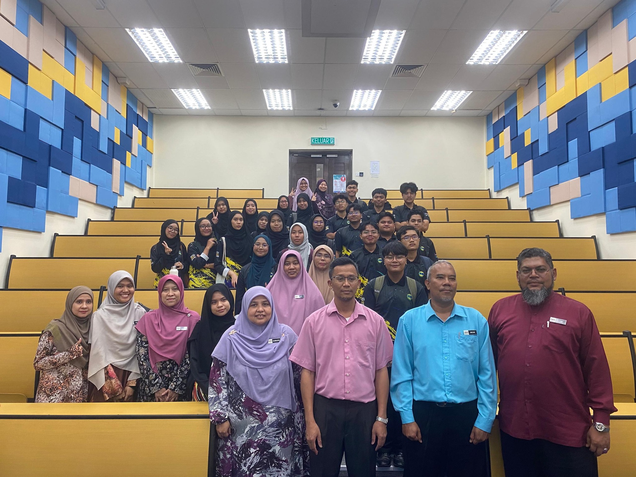 Lawatan Pendidikan Kolej Matrikulasi Negeri Sembilan Ke FTKEE UMPSA